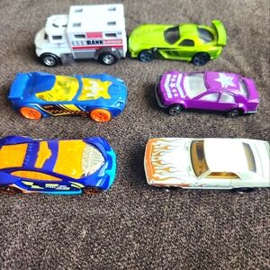 Lot 6 Hot Wheels cars autos assorted